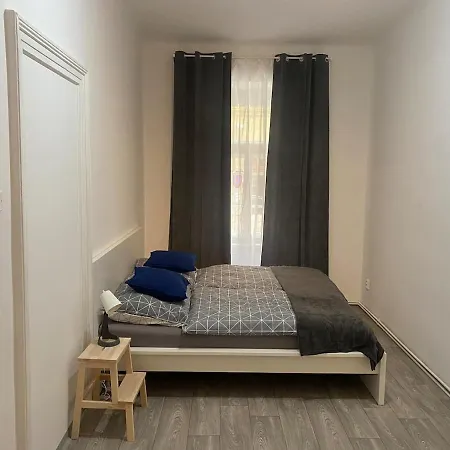 Ground Floor Den Apartamento