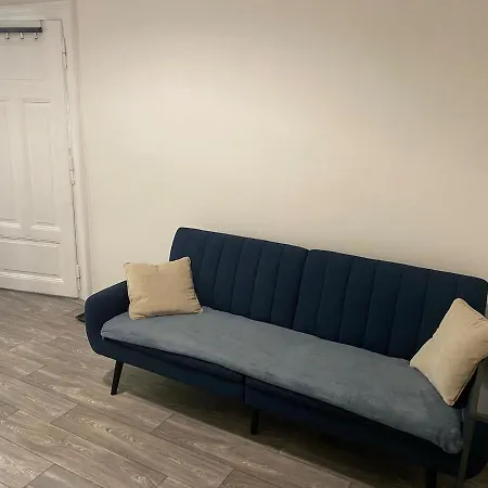 Ground Floor Den Daire Prag